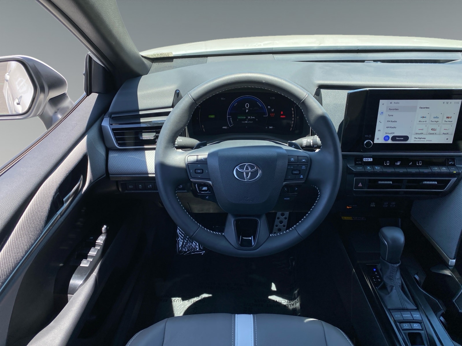 2026 Toyota Camry SE - Photo 12