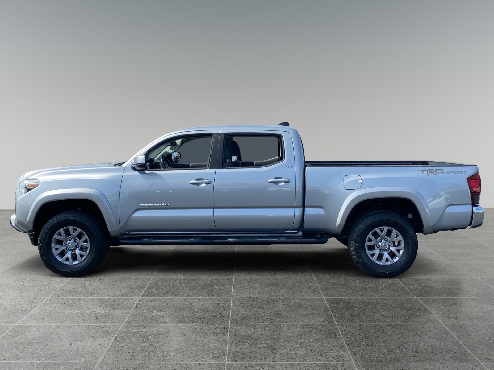 2020 Toyota Tacoma SR5 photo 2
