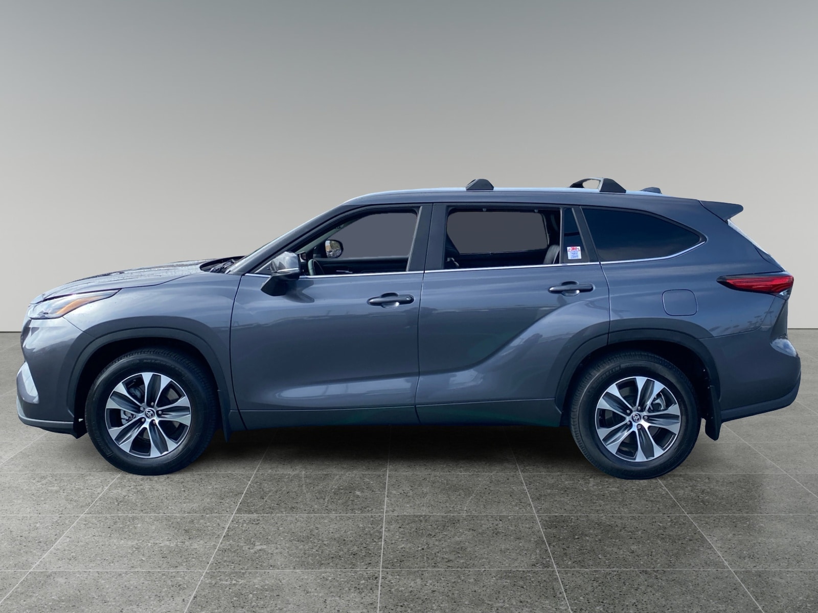 2023 Toyota Highlander XLE photo 2