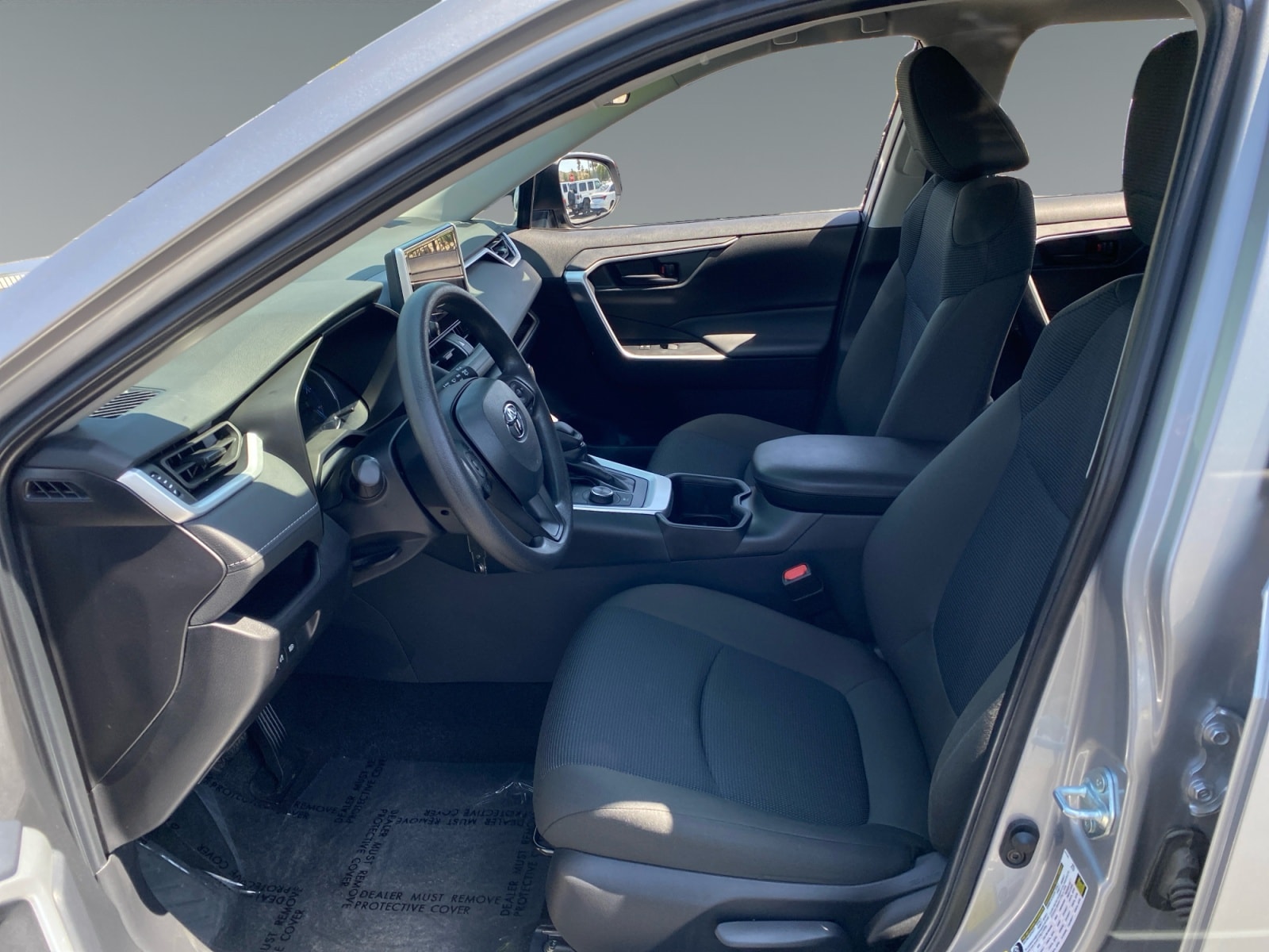 2024 Toyota RAV4 LE - Photo 9
