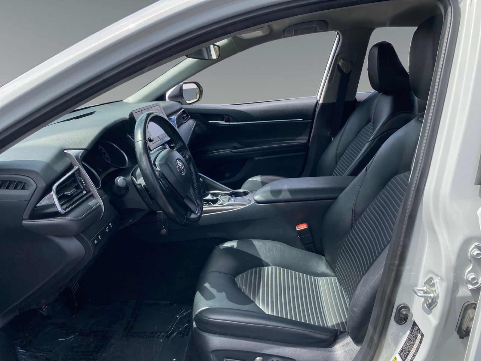 2023 Toyota Camry SE - Photo 9