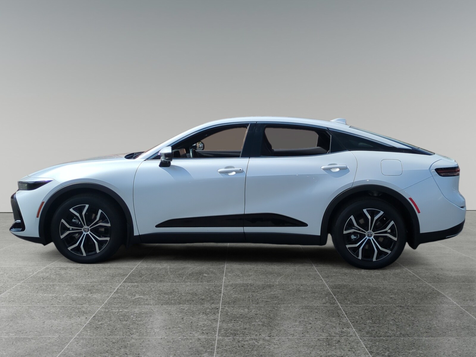 2024 Toyota Crown XLE photo 2