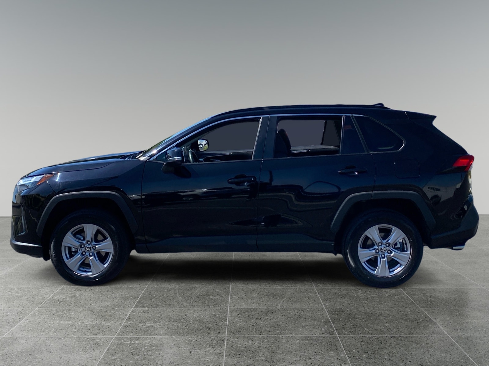 2025 Toyota RAV4 XLE - Photo 2
