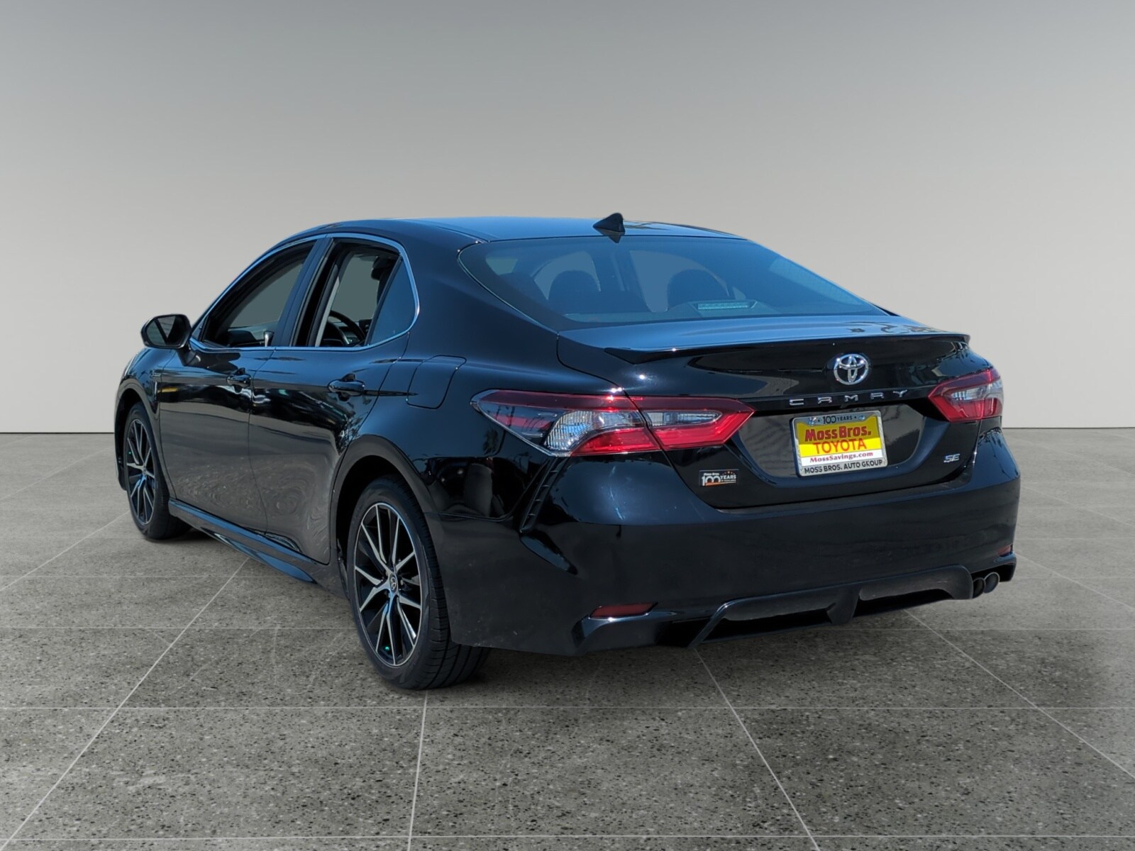 2022 Toyota Camry SE photo 3