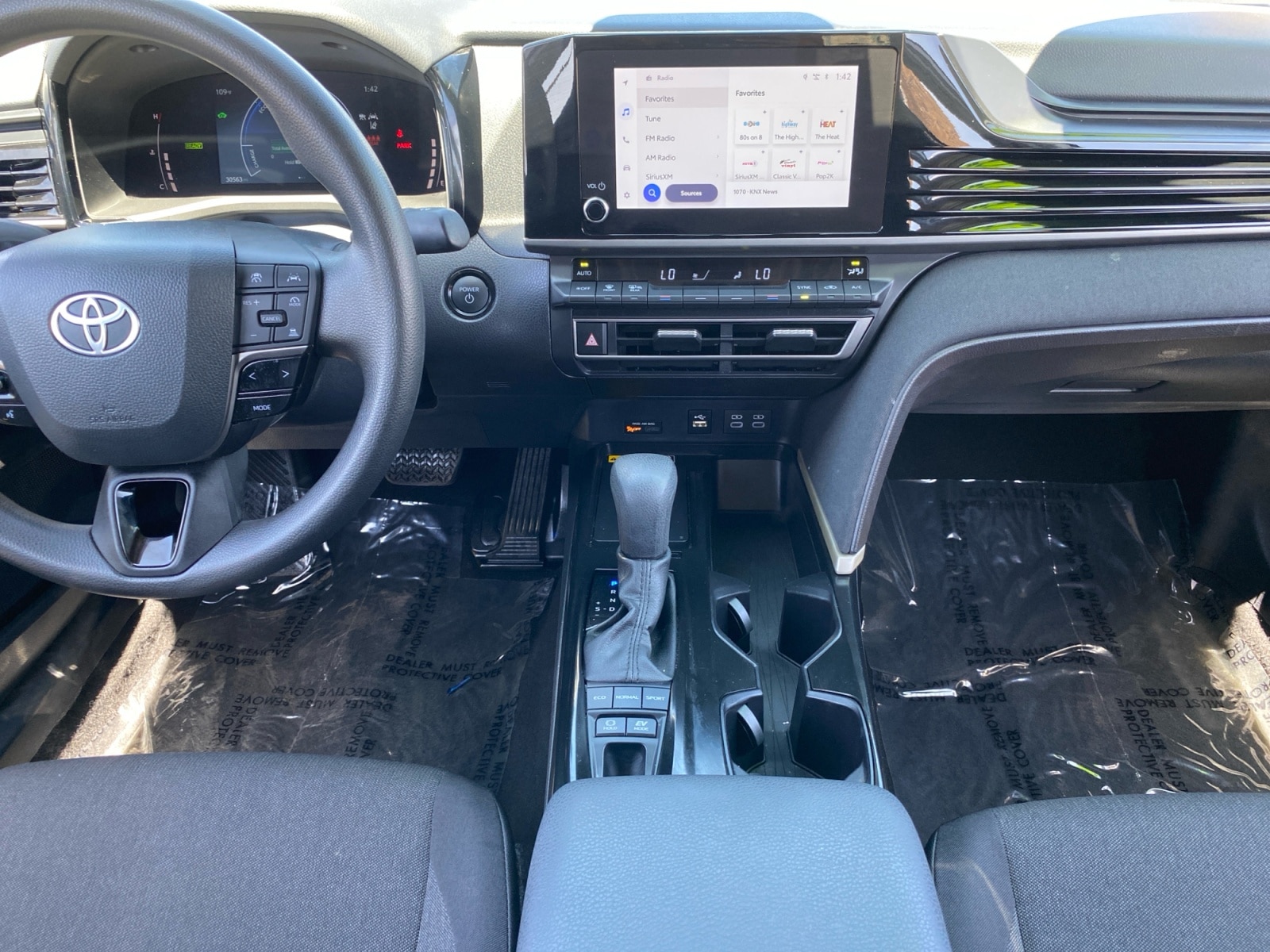 2025 Toyota Camry LE - Photo 11
