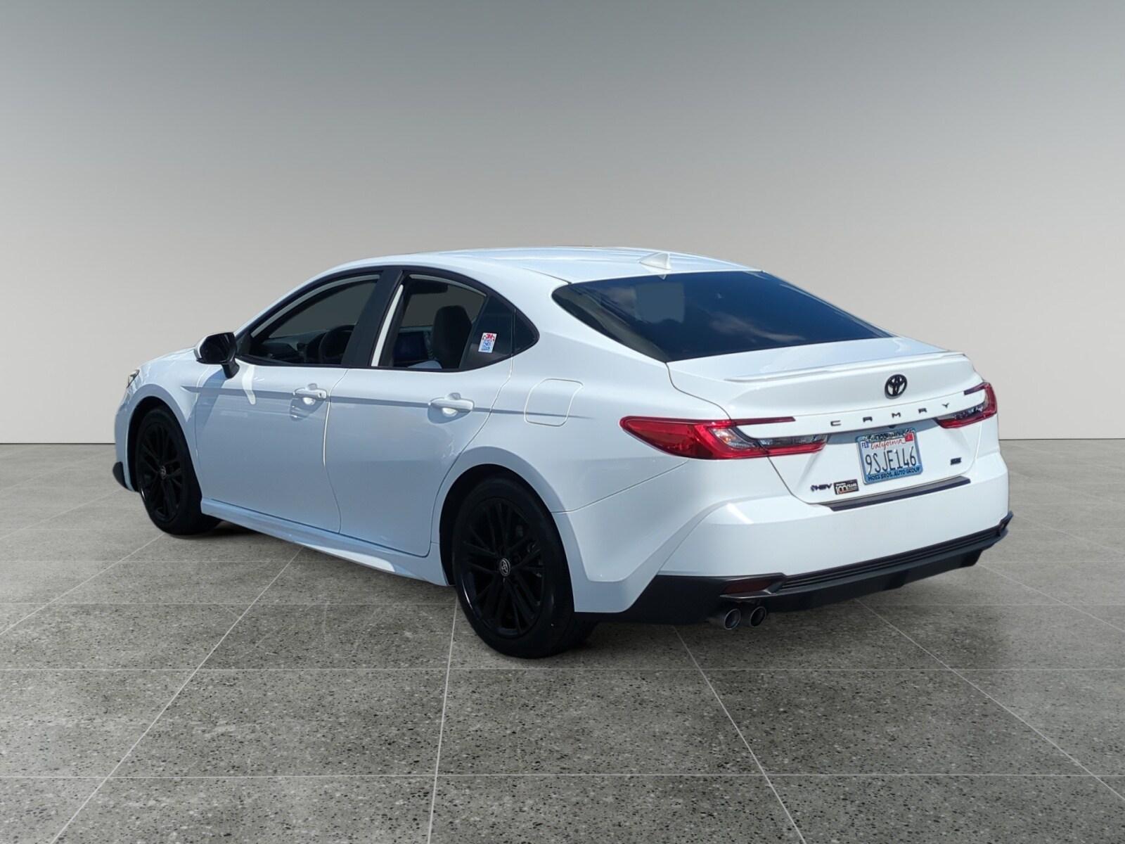 2025 Toyota Camry SE photo 3