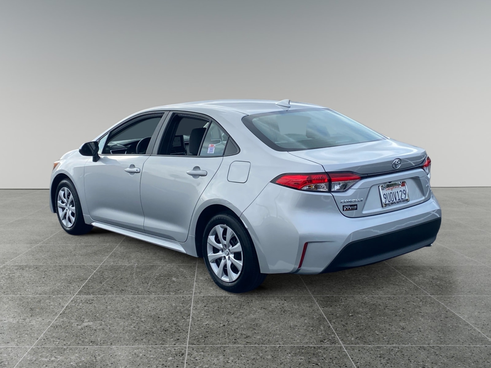 View vehicle photo 3