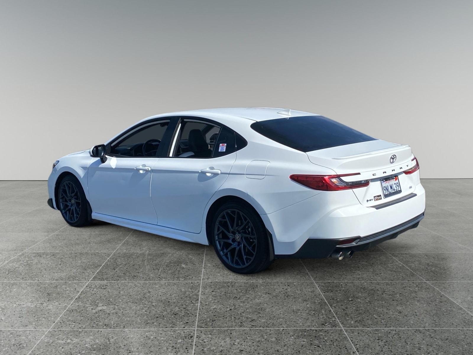 2025 Toyota Camry SE photo 3