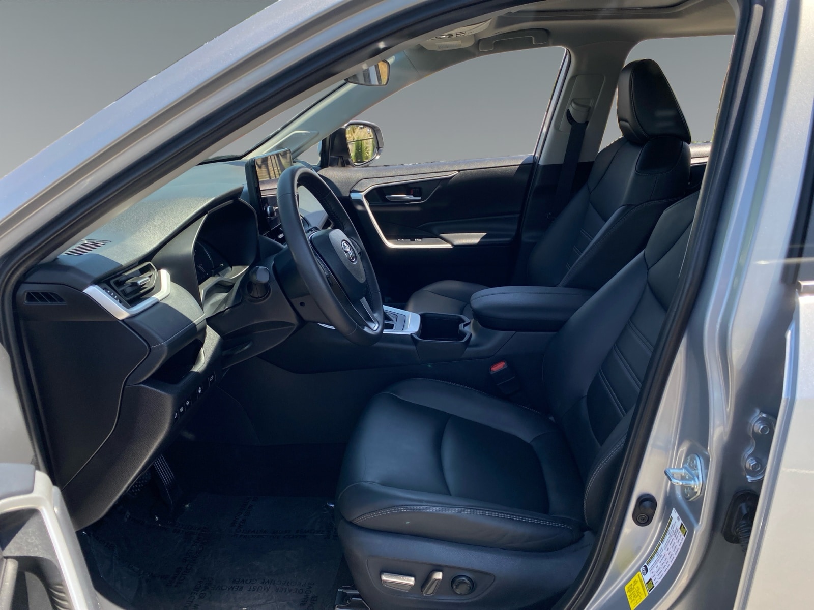 2024 Toyota RAV4 XLE Premium - Photo 9