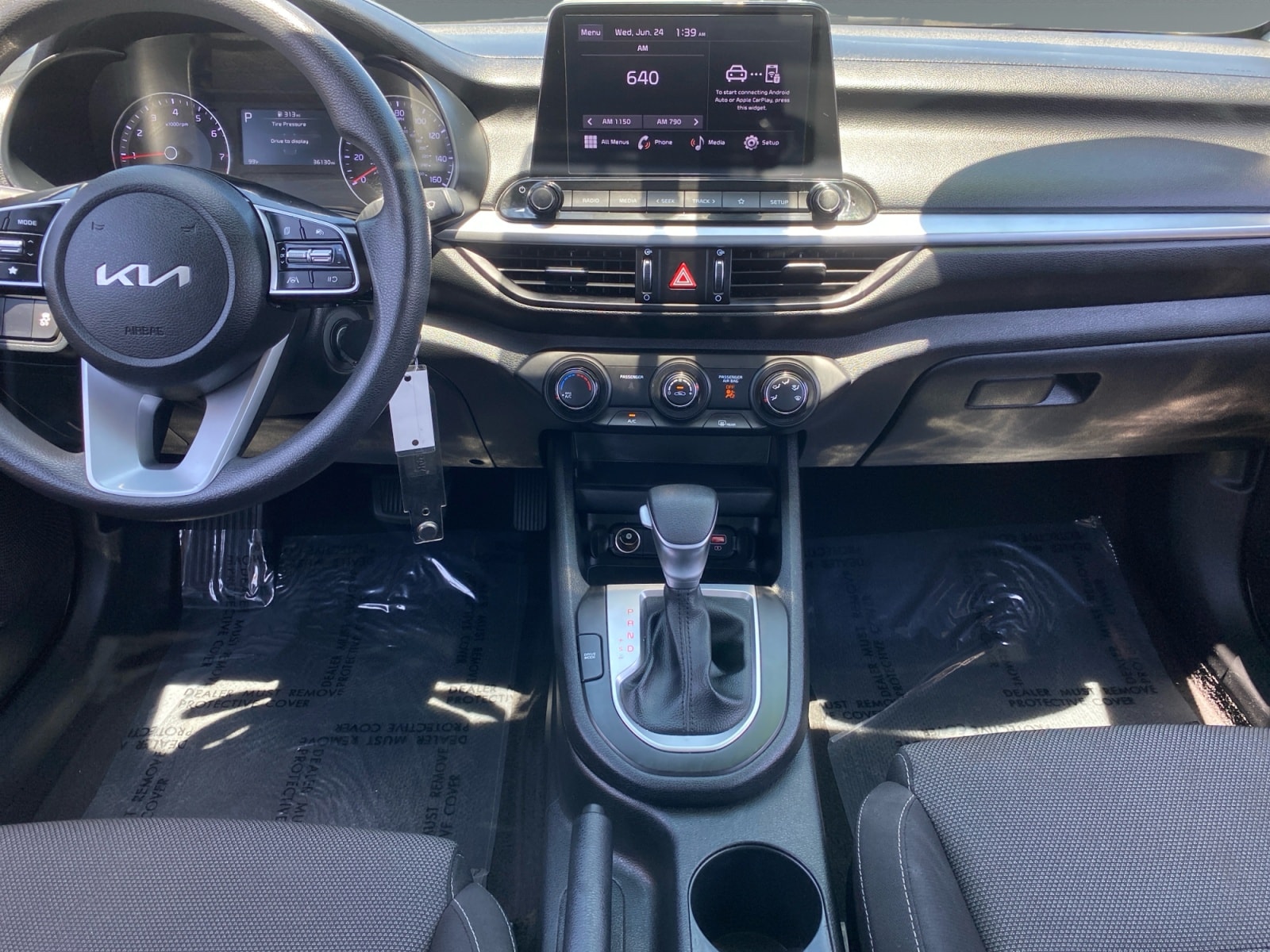 2024 Kia Forte LXS - Photo 11