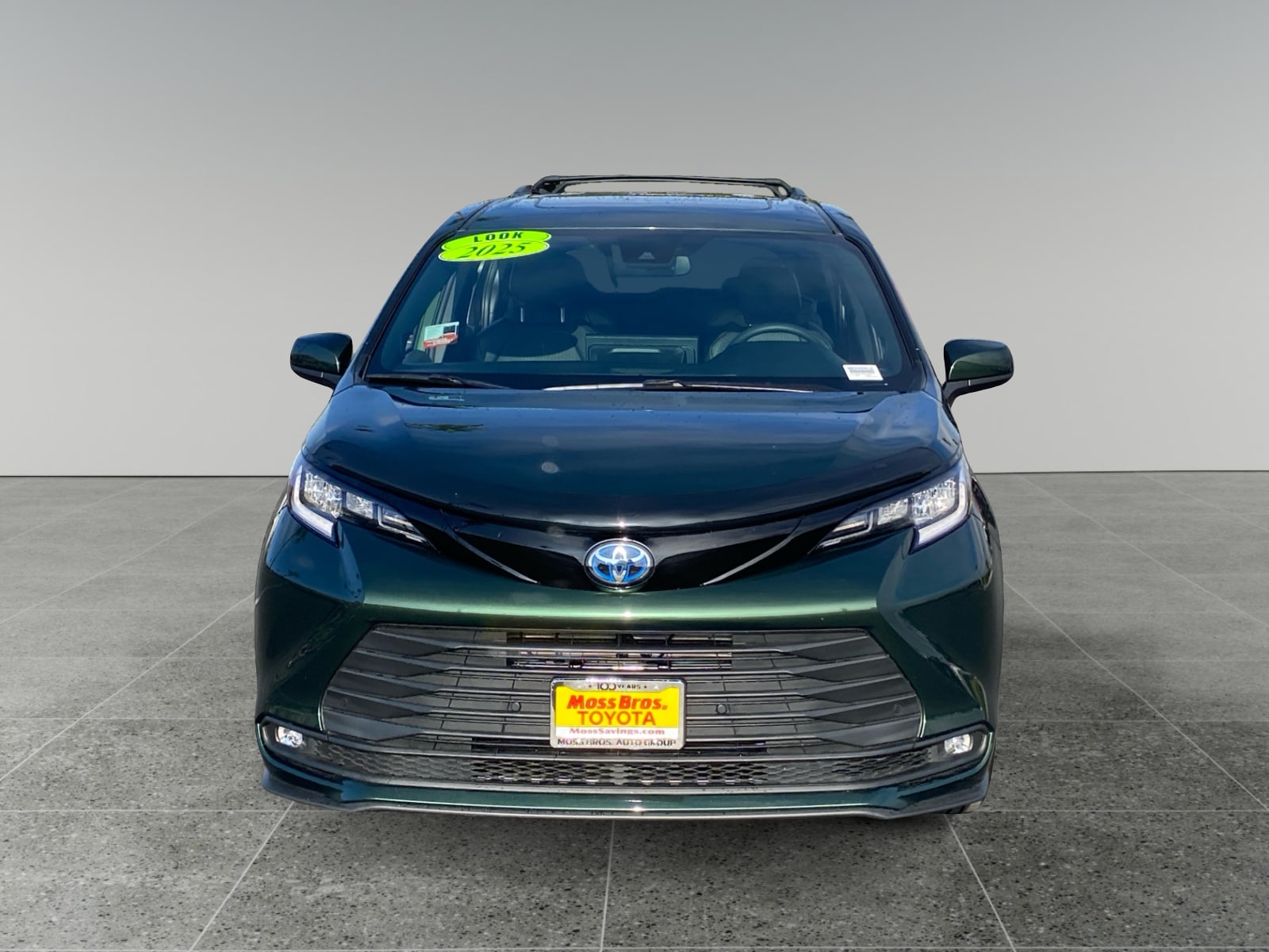 2025 Toyota Sienna Woodland Edition - Photo 8