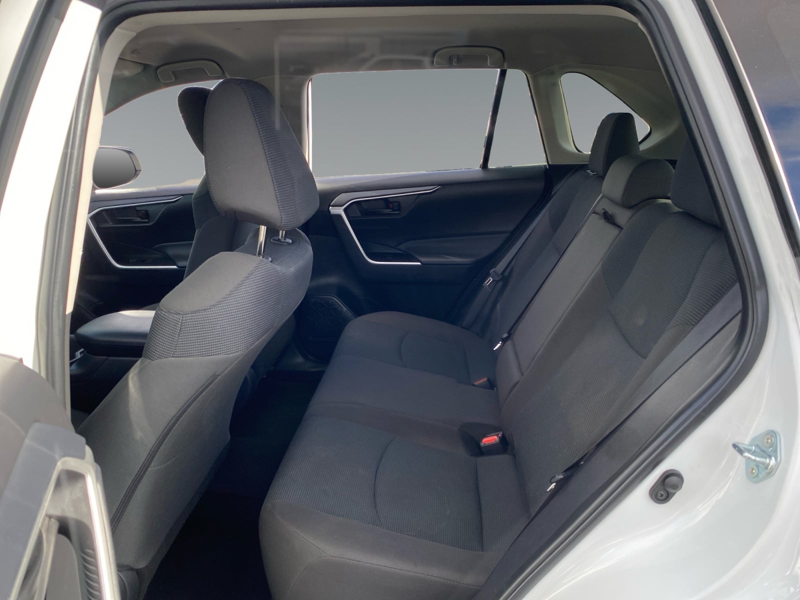 2025 Toyota RAV4 LE - Photo 13