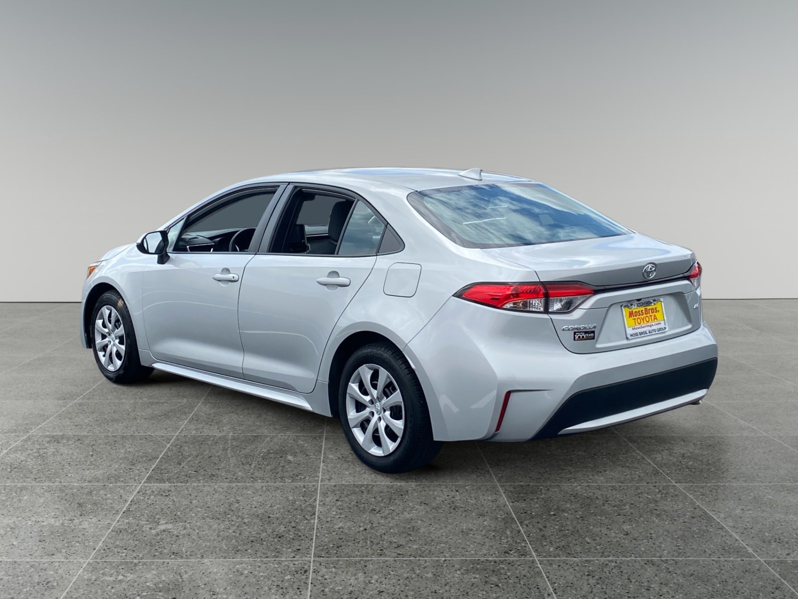 View vehicle photo 3