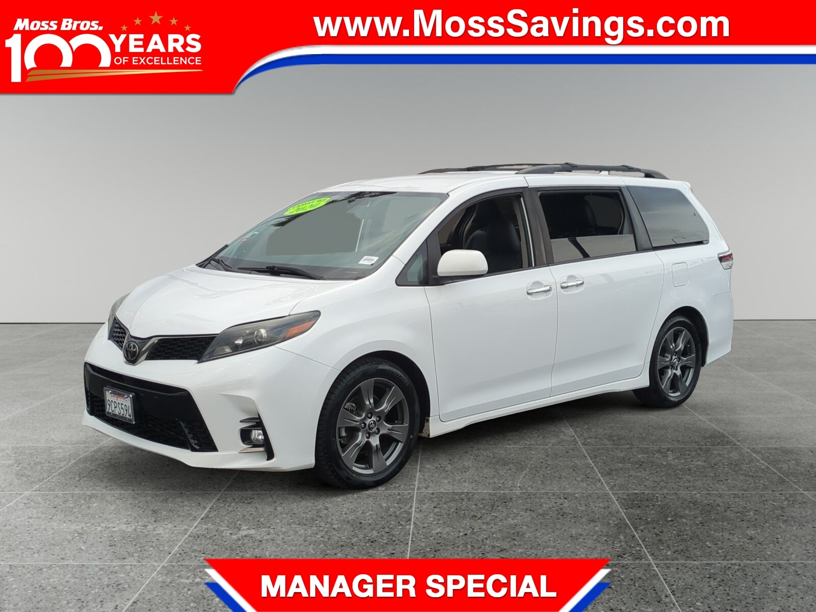 2020 Toyota Sienna SE's photo