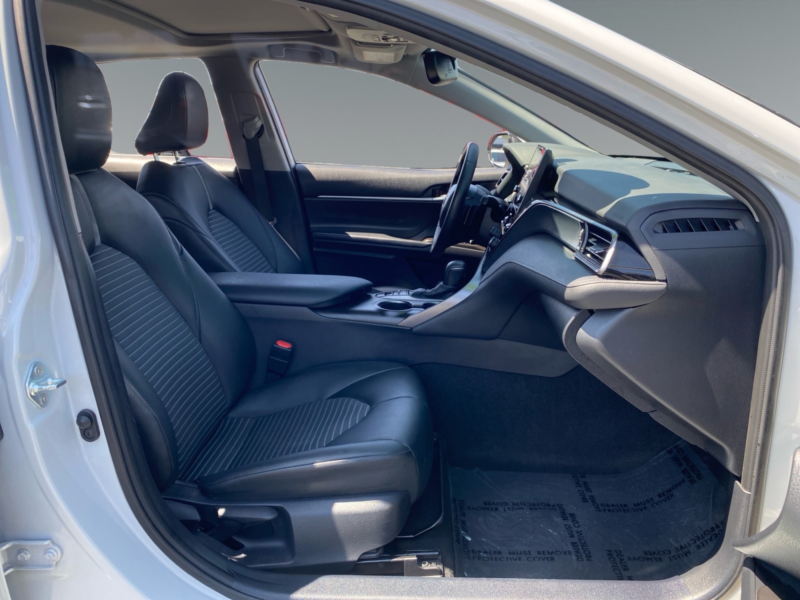 2023 Toyota Camry SE - Photo 15