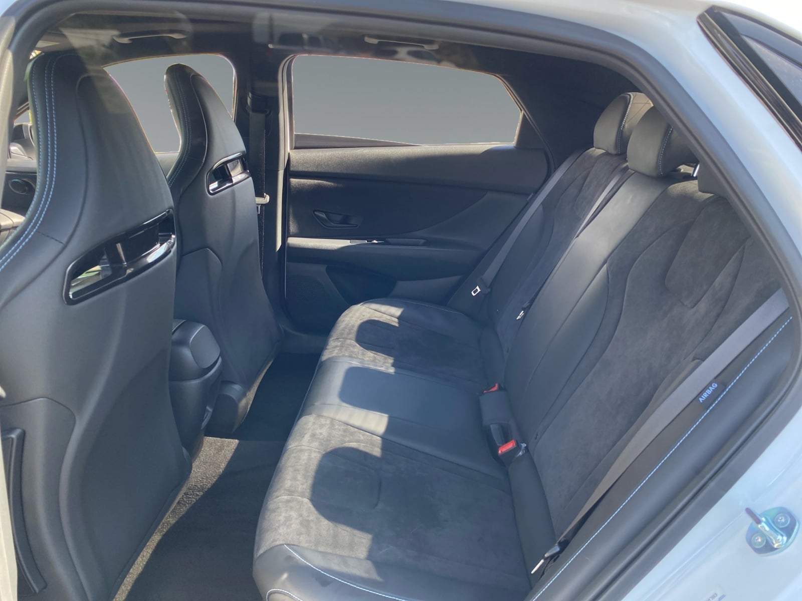 2025 Hyundai Elantra N - Photo 13