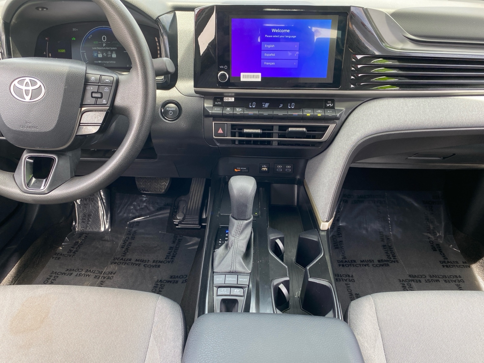 2025 Toyota Camry LE - Photo 10