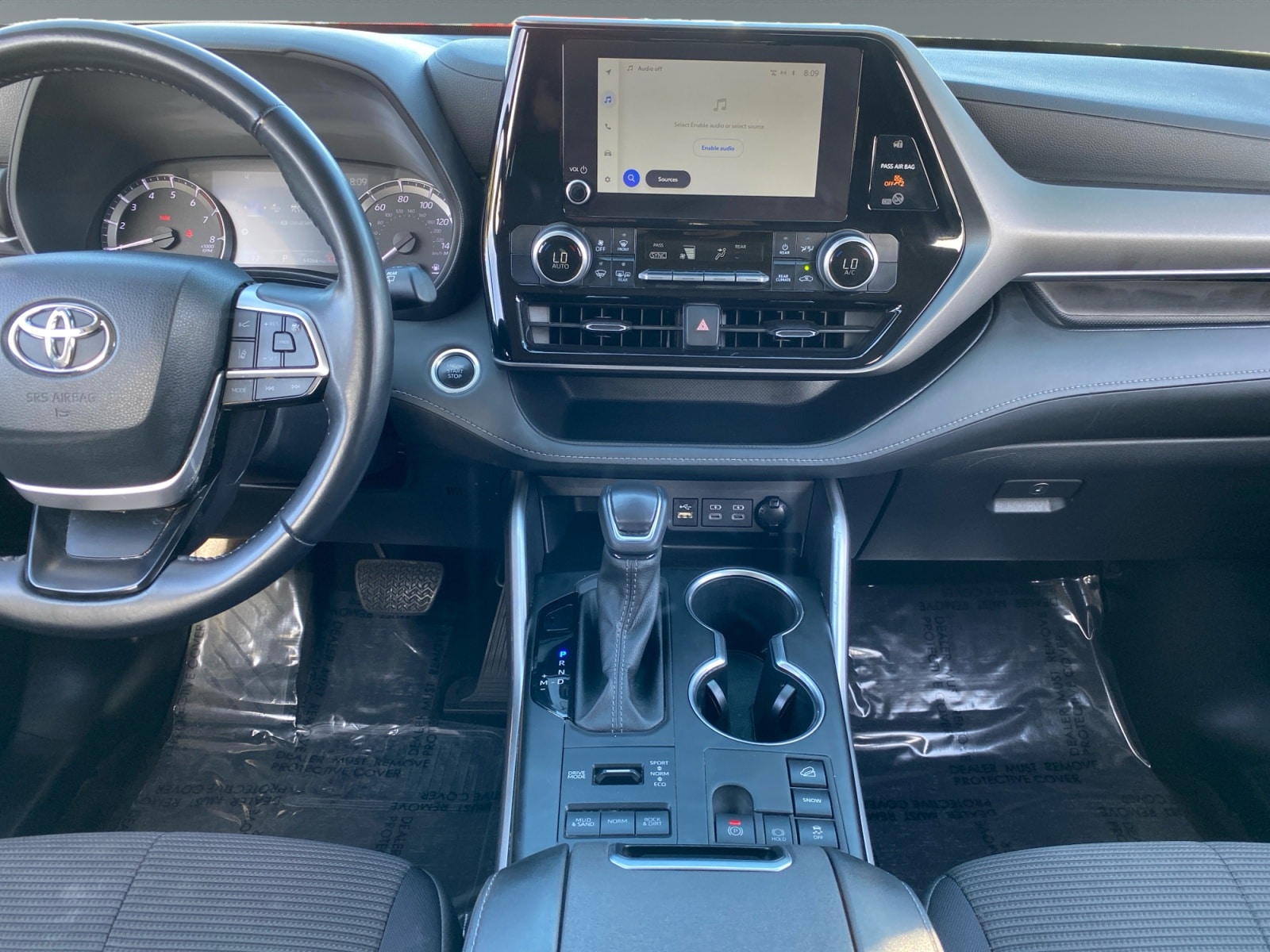 2024 Toyota Highlander LE - Photo 11