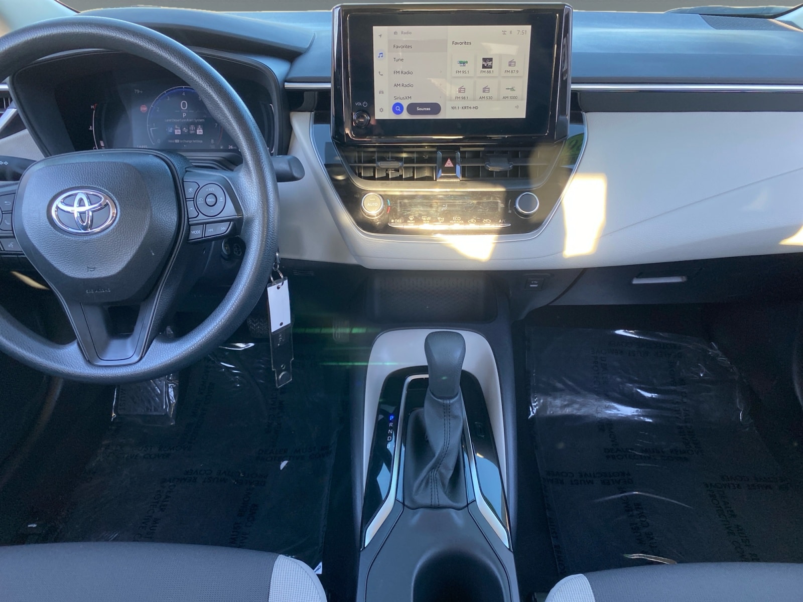 2026 Toyota Corolla LE - Photo 11