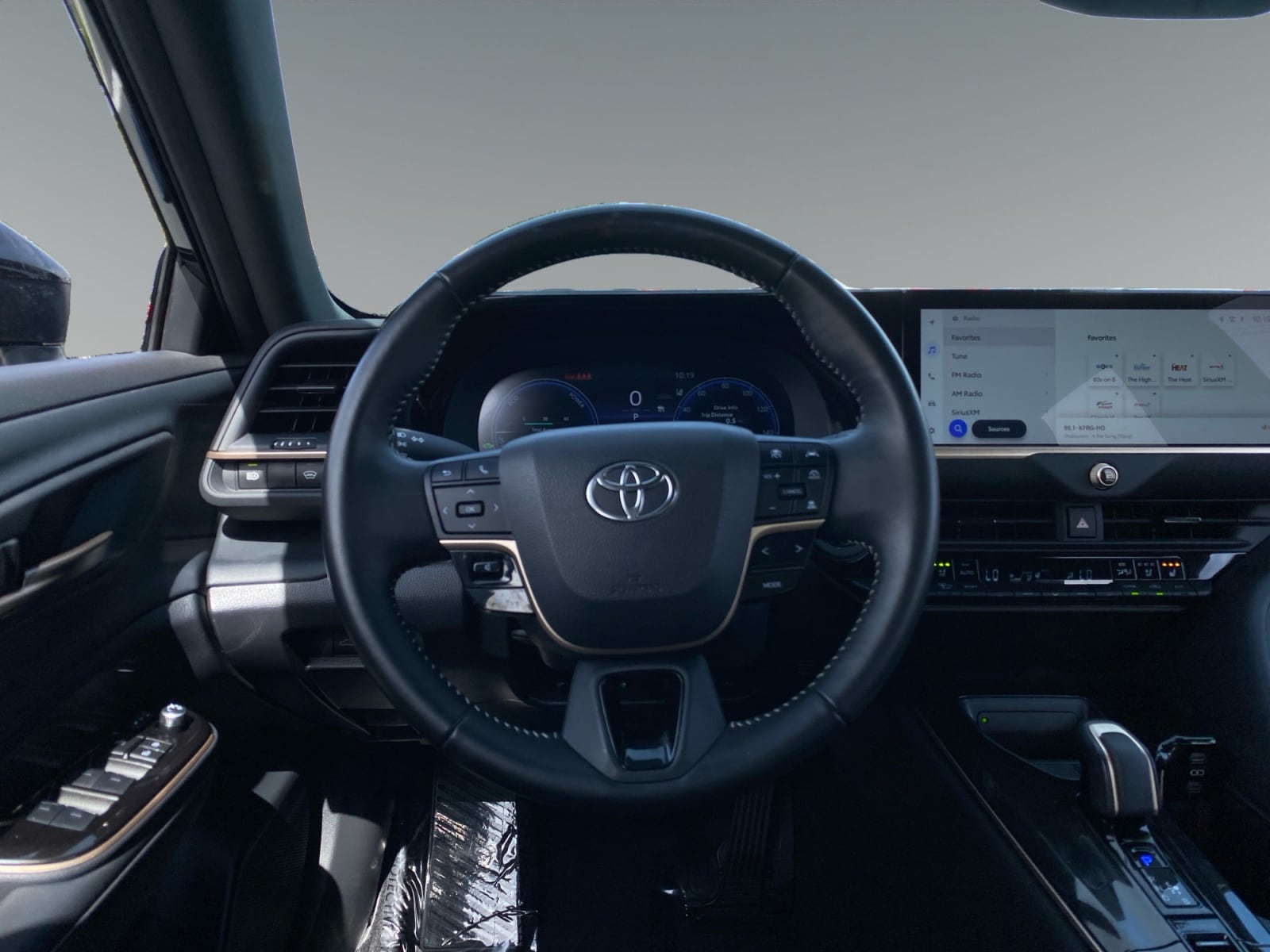 2025 Toyota Crown XLE - Photo 12