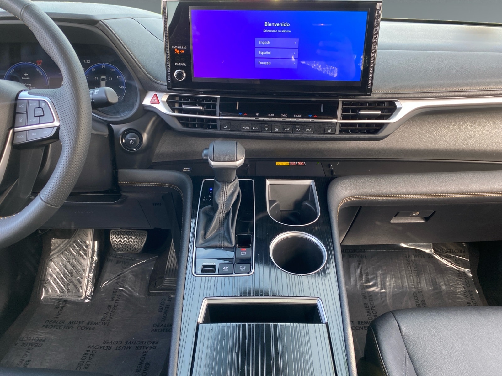 2025 Toyota Sienna Woodland Edition - Photo 11