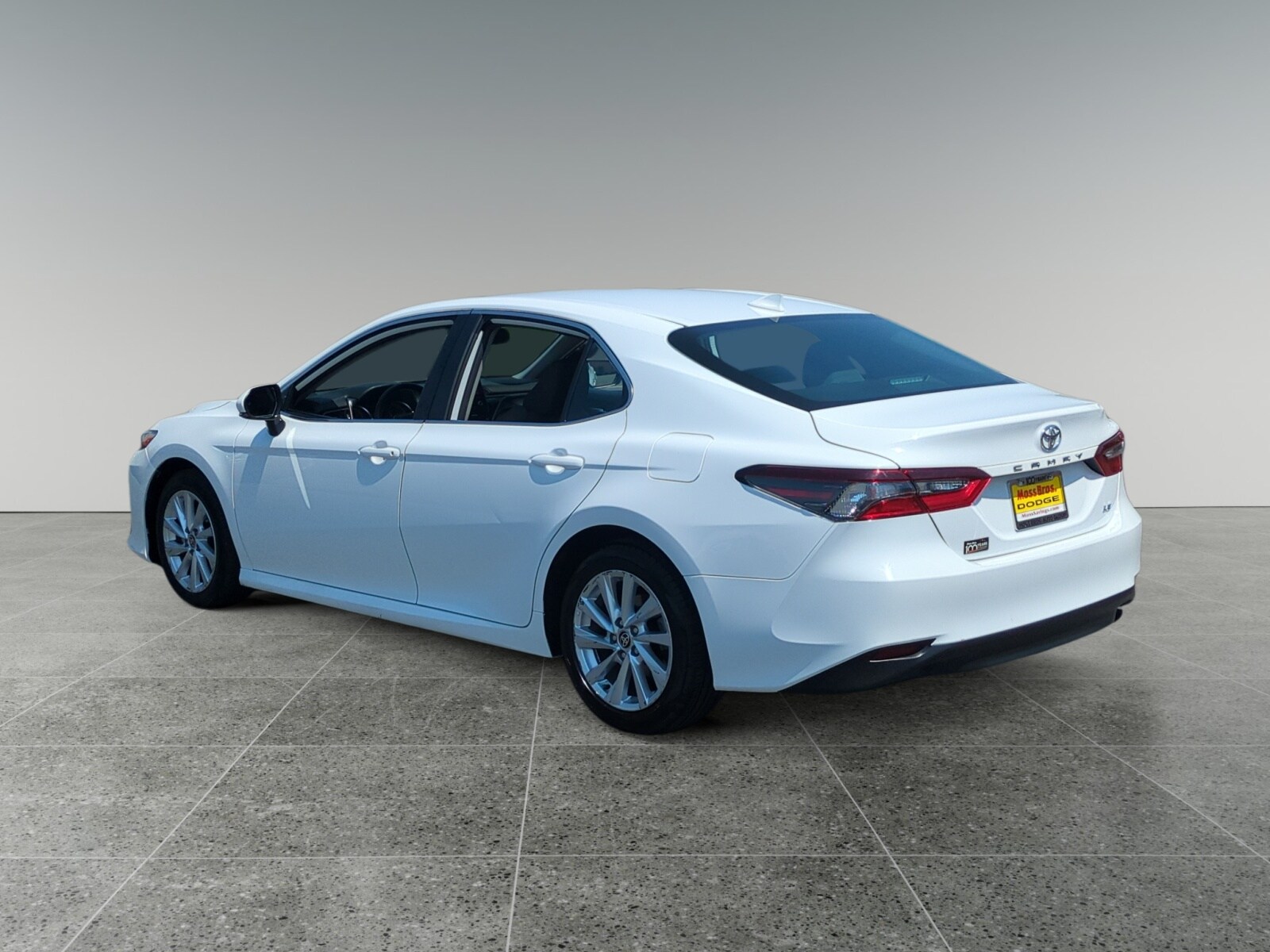 2023 Toyota Camry LE photo 3