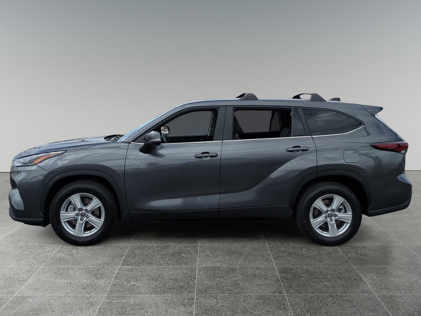 2024 Toyota Highlander LE photo 2
