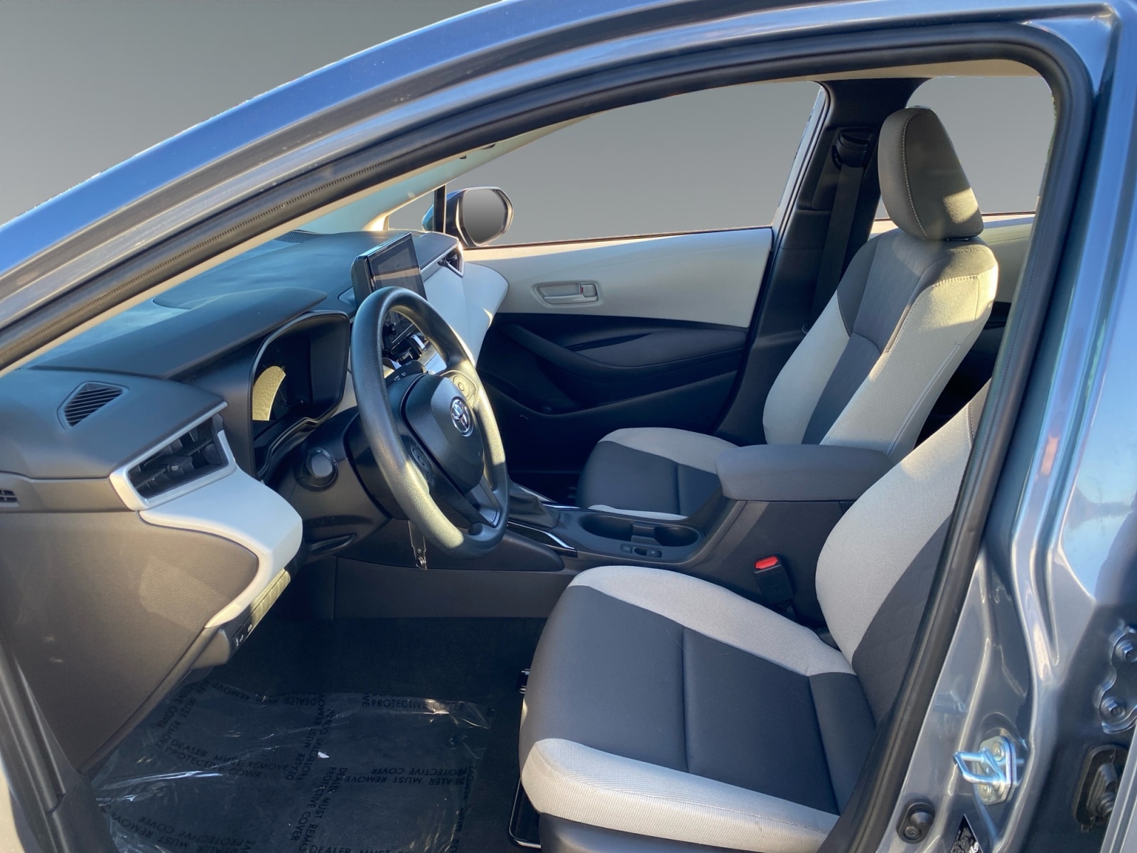2026 Toyota Corolla LE - Photo 9