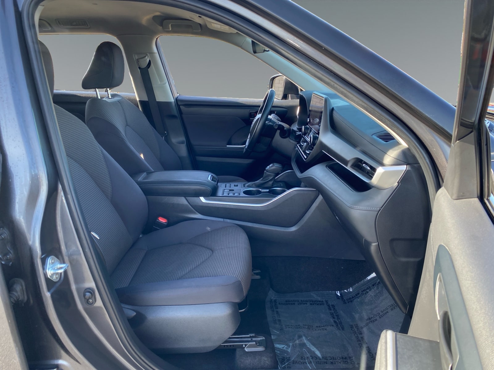 2024 Toyota Highlander LE - Photo 15