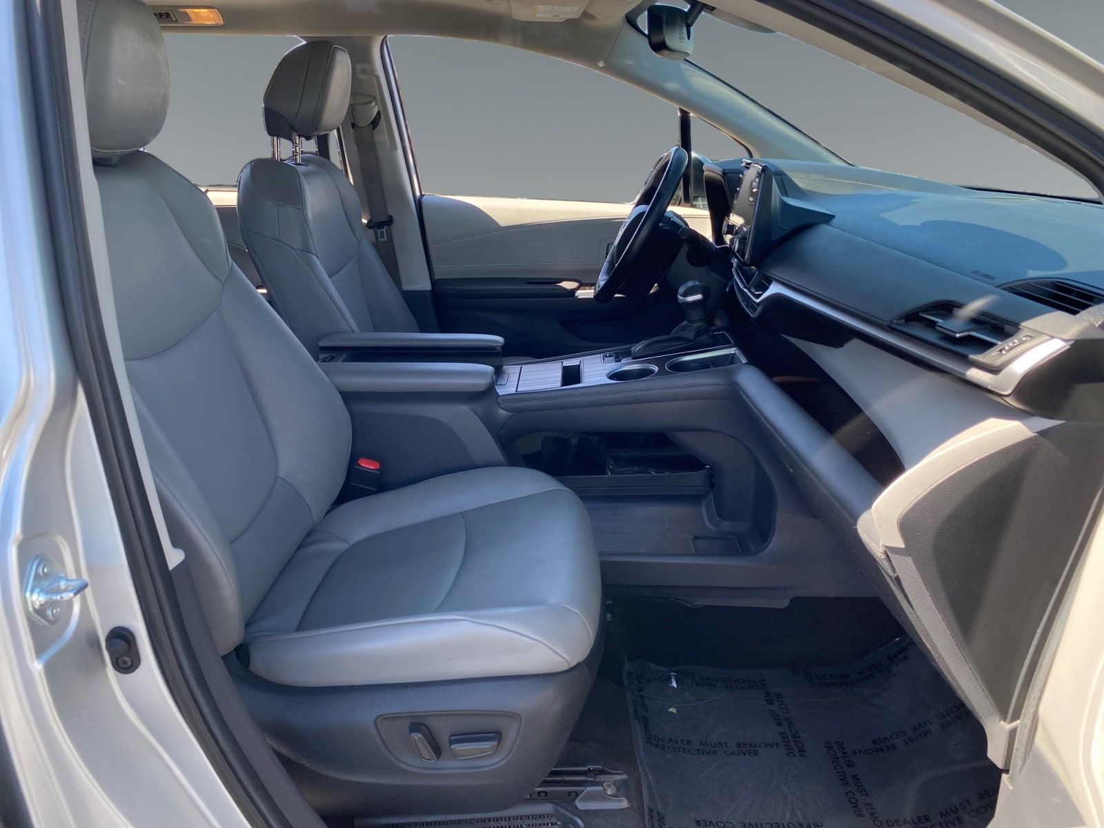 2024 Toyota Sienna XLE - Photo 14