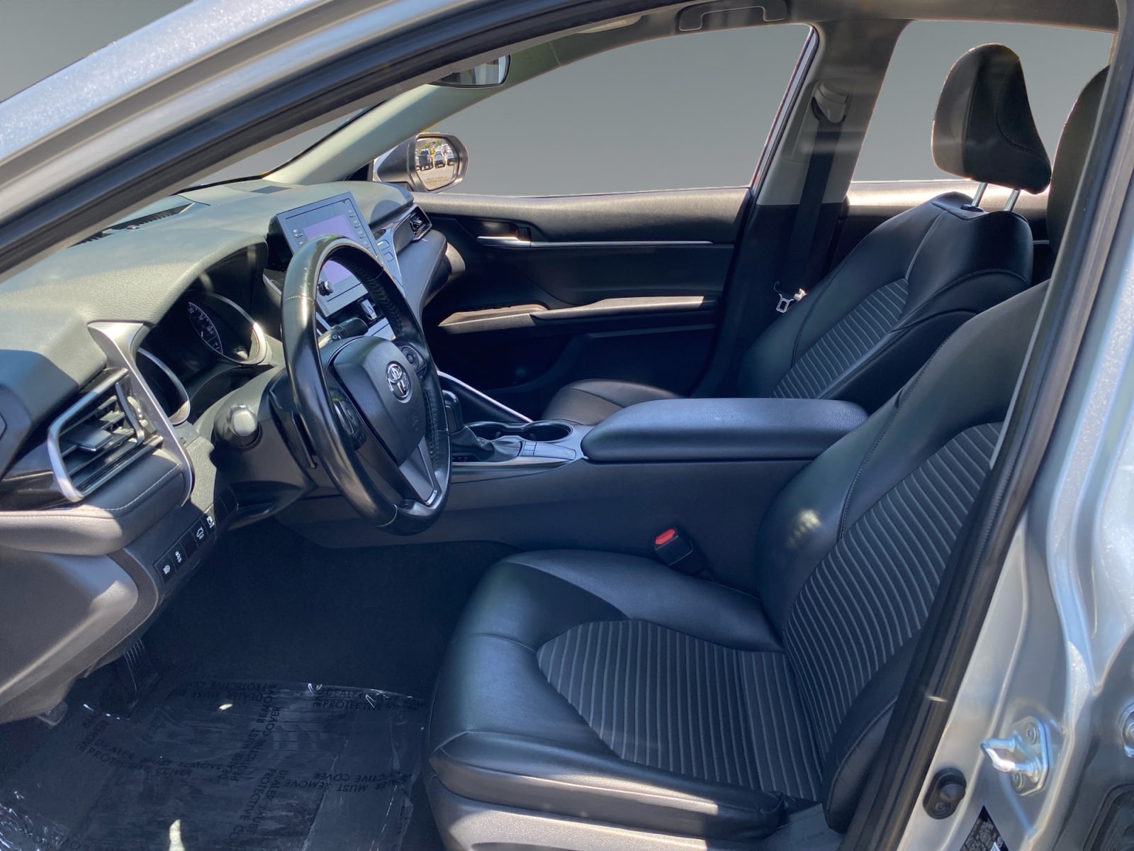 2023 Toyota Camry SE - Photo 9
