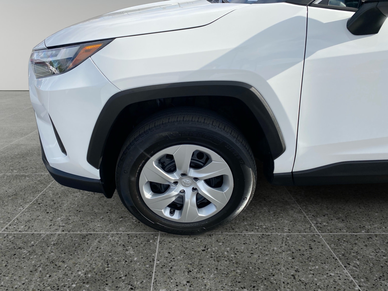 2025 Toyota RAV4 LE - Photo 14