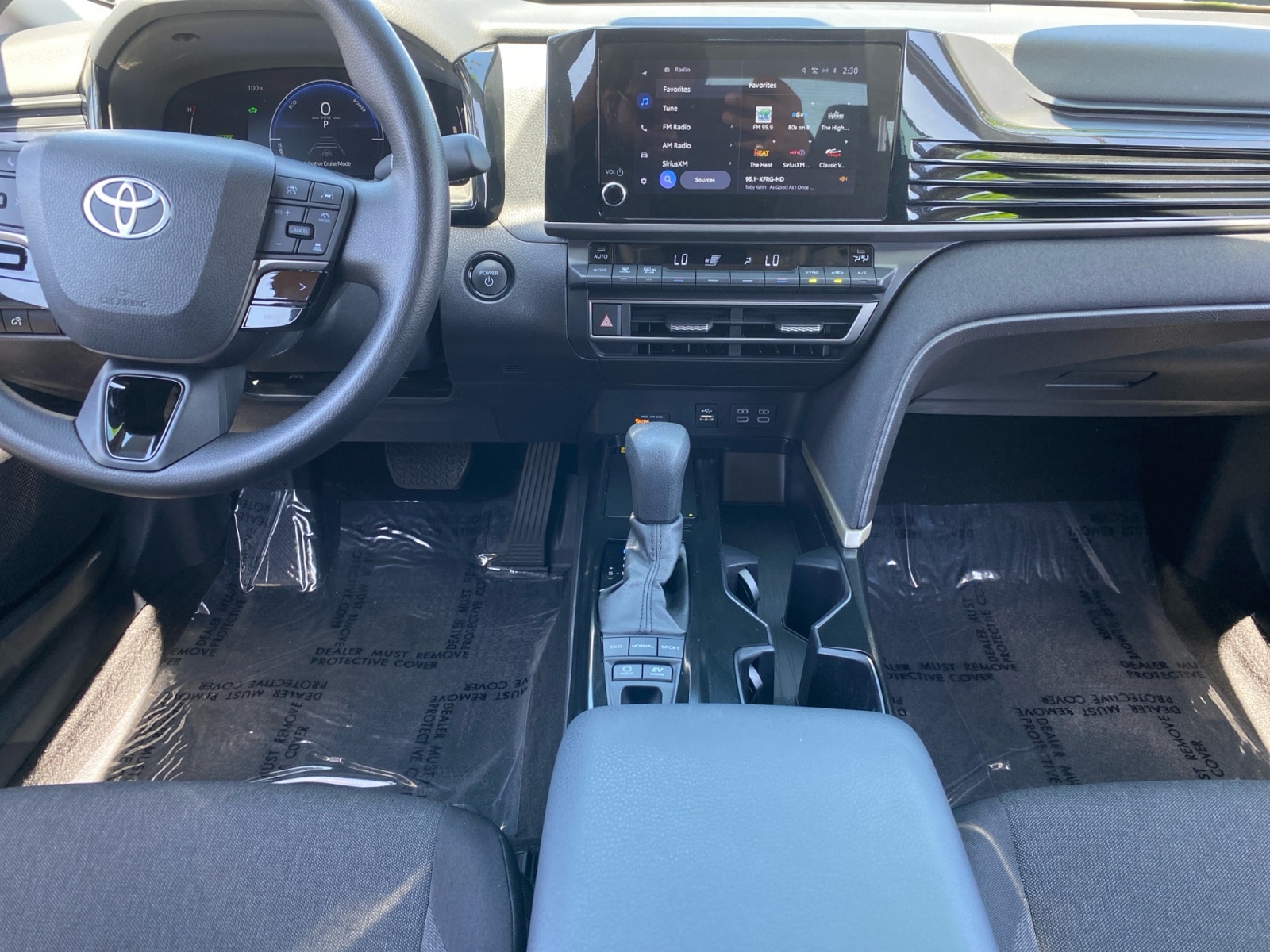 2025 Toyota Camry LE - Photo 11