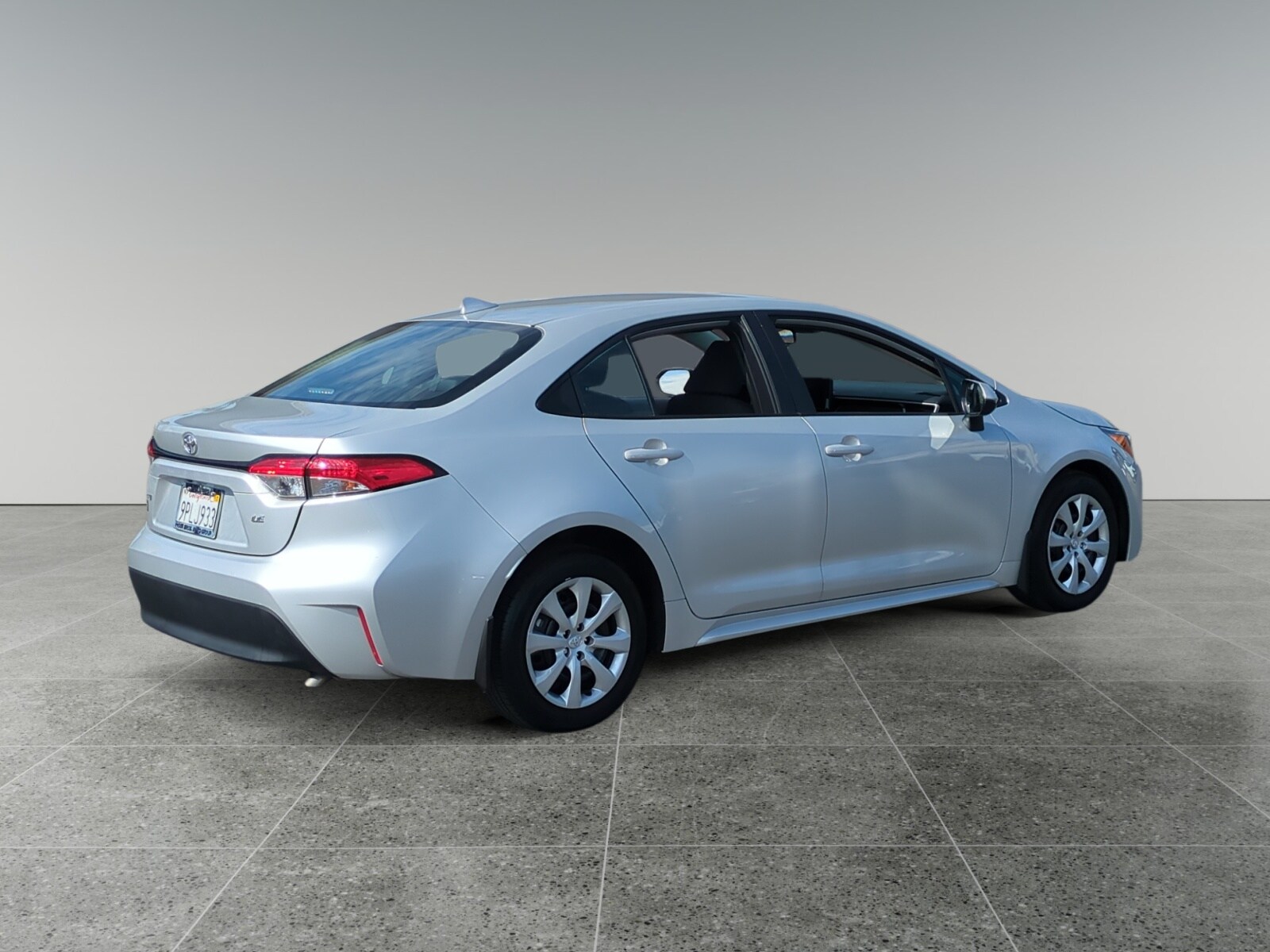 2025 Toyota Corolla LE photo 2