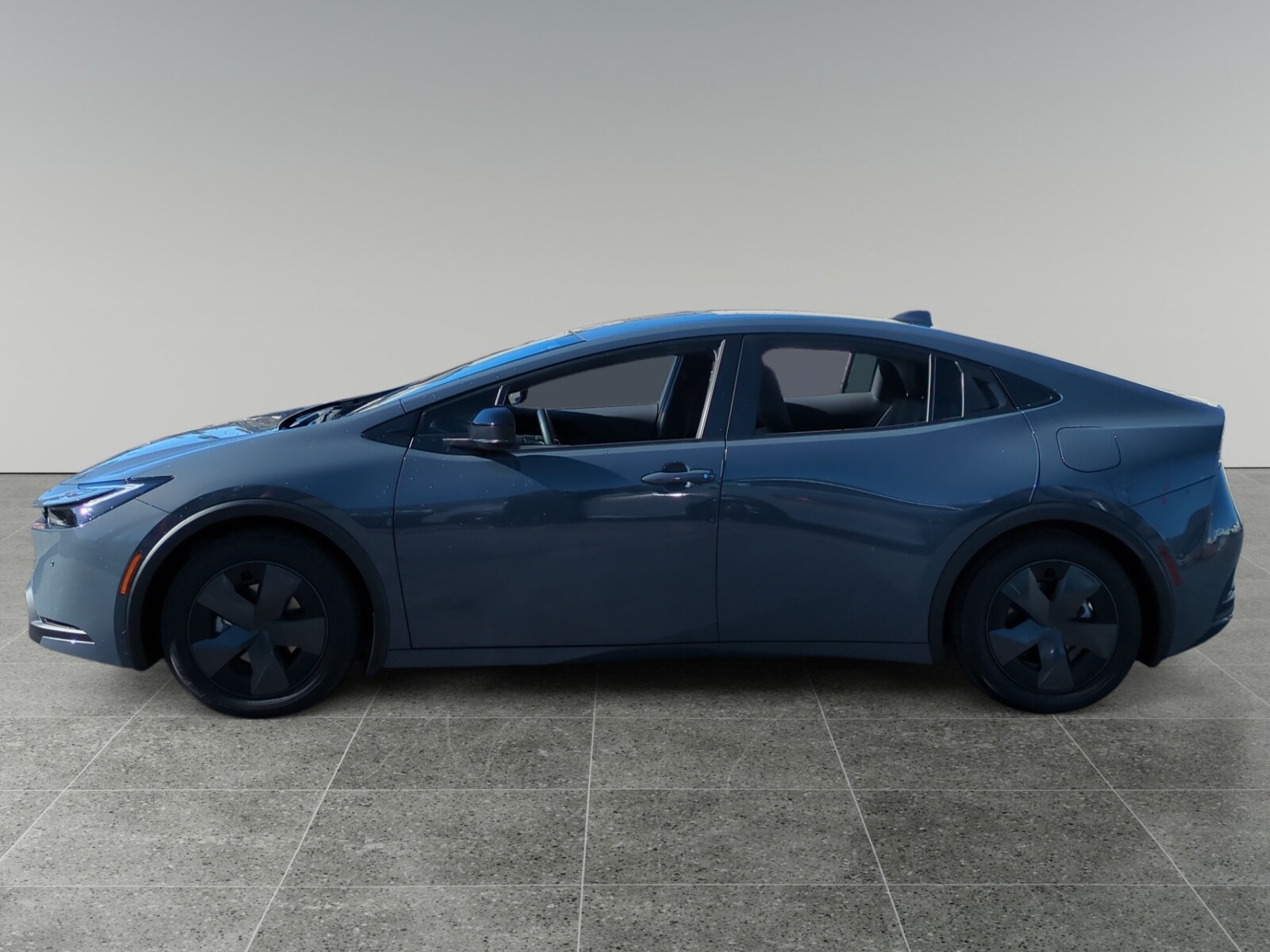 2025 Toyota Prius LE photo 2
