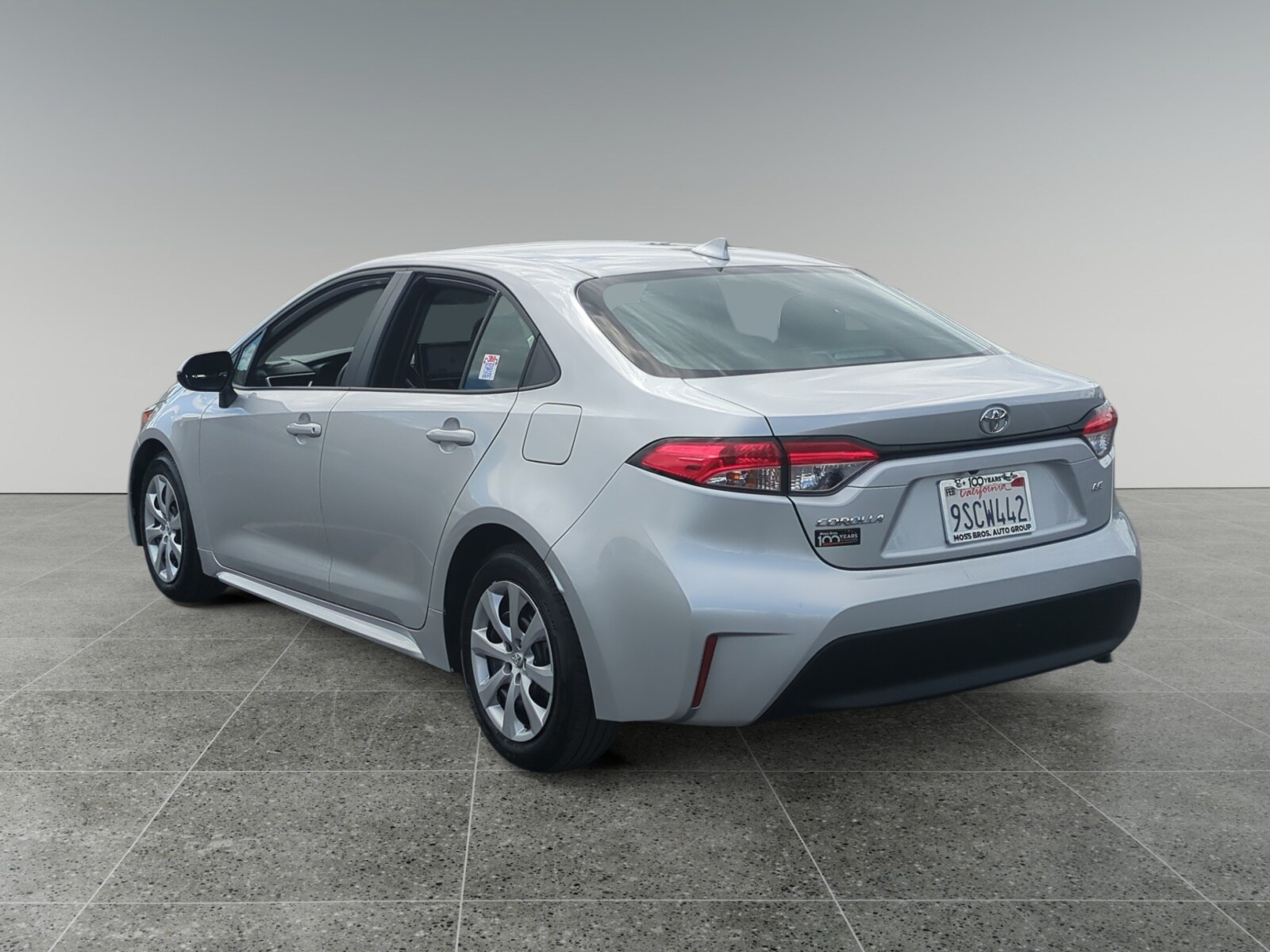 2025 Toyota Corolla LE photo 3