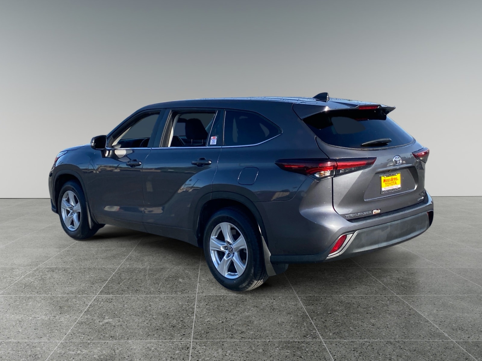 2024 Toyota Highlander LE photo 3