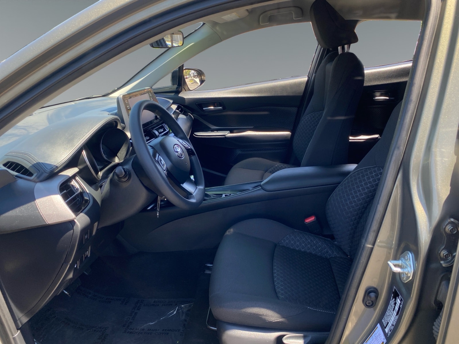 2021 Toyota C-HR LE - Photo 9