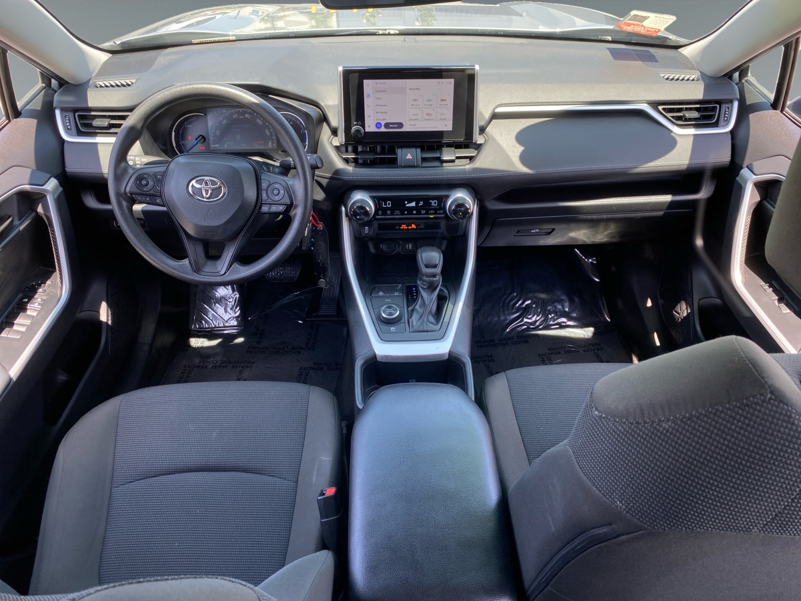 2023 Toyota RAV4 LE - Photo 10