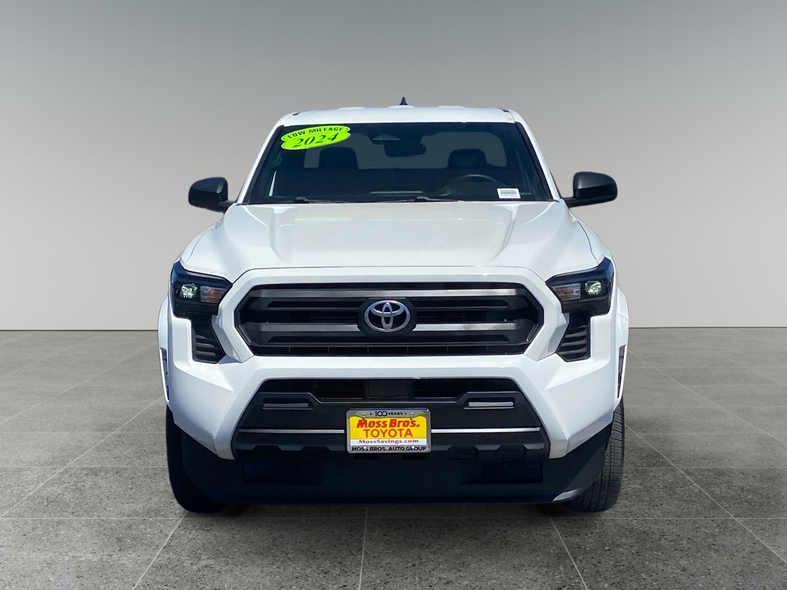 2024 Toyota Tacoma SR - Photo 8