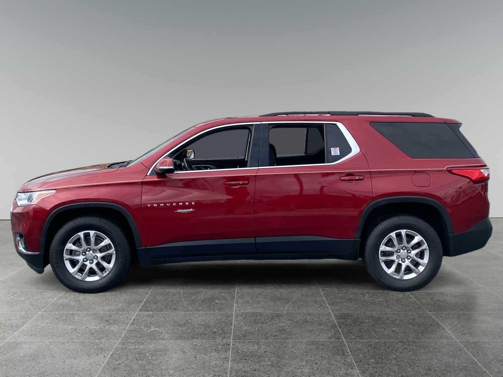 2020 Chevrolet Traverse LT photo 2