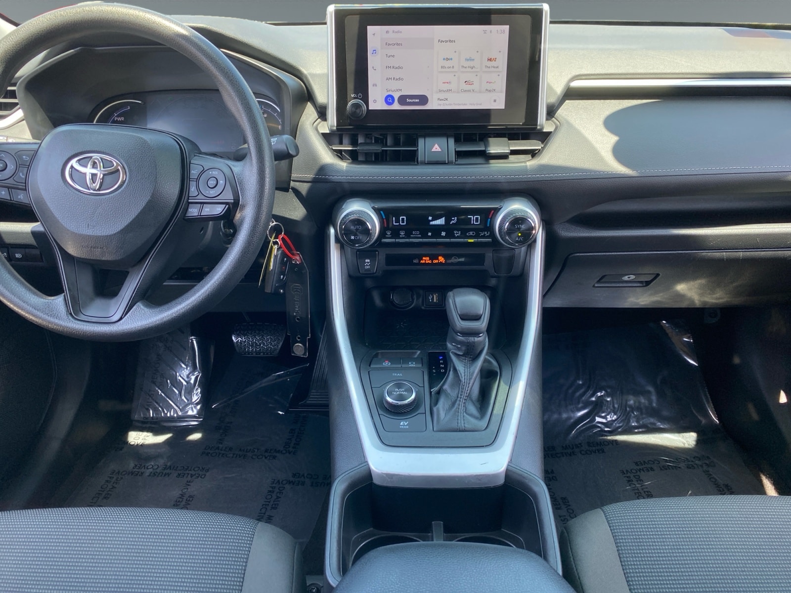 2023 Toyota RAV4 LE - Photo 11