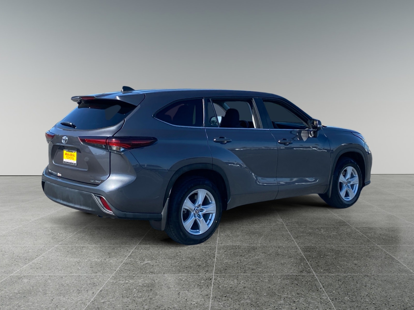 2024 Toyota Highlander LE photo 5