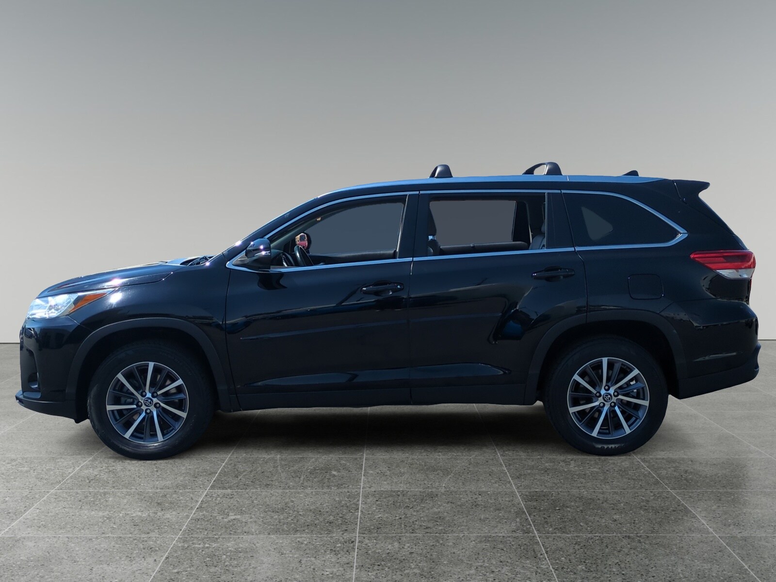 2019 Toyota Highlander XLE photo 2