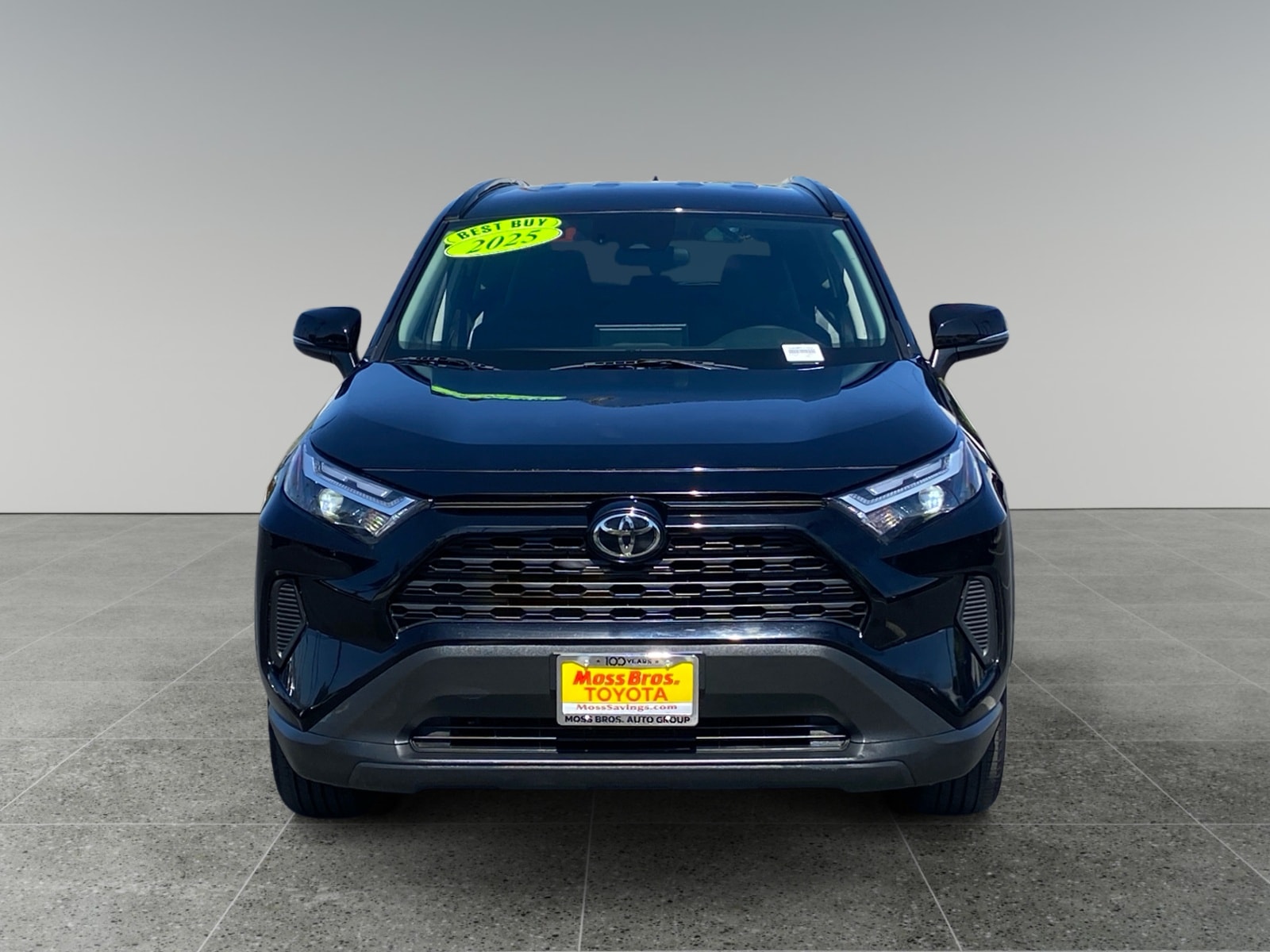 2025 Toyota RAV4 XLE - Photo 8