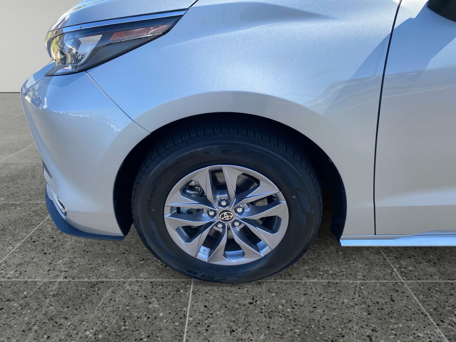 2024 Toyota Sienna XLE - Photo 13