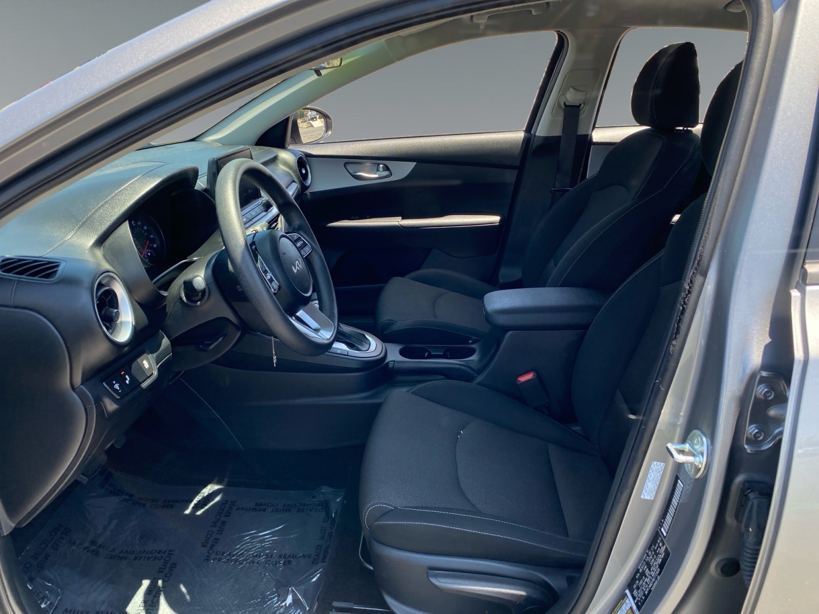 2024 Kia Forte LXS - Photo 9