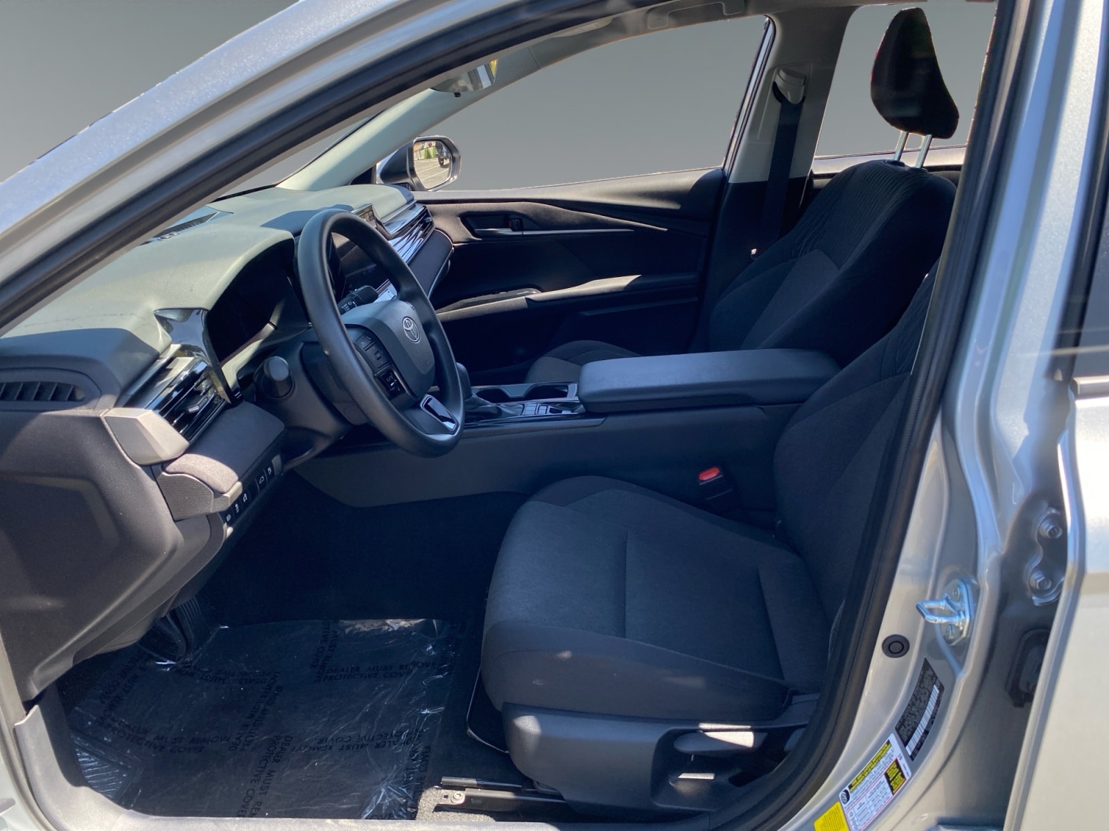2025 Toyota Camry LE - Photo 9