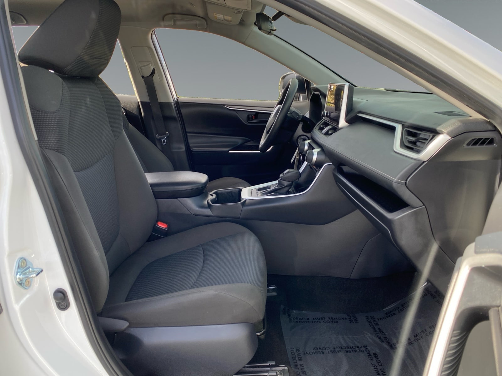 2025 Toyota RAV4 LE - Photo 15