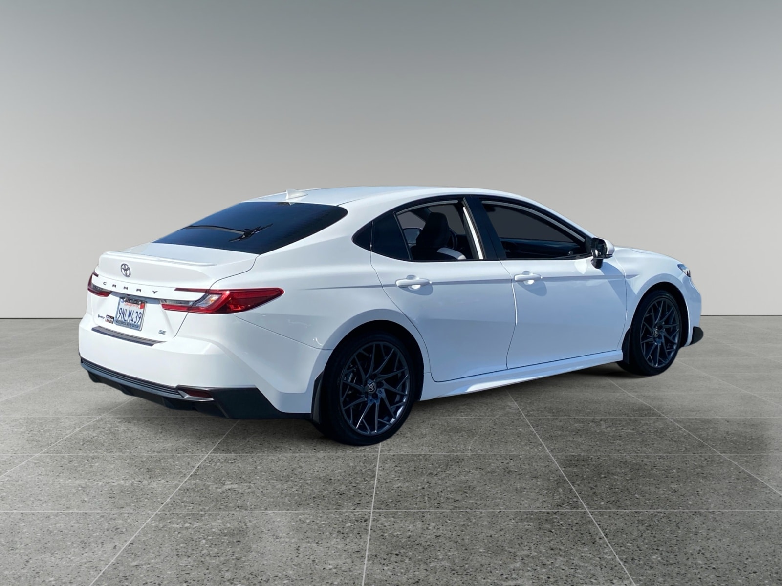 2025 Toyota Camry SE photo 5